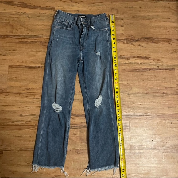 Express Cropped Straight High Rise Women’s Distressed Jeans - Picture 5 of 10